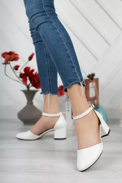 Дамски бели сватбени рокли Токчета Нова класика