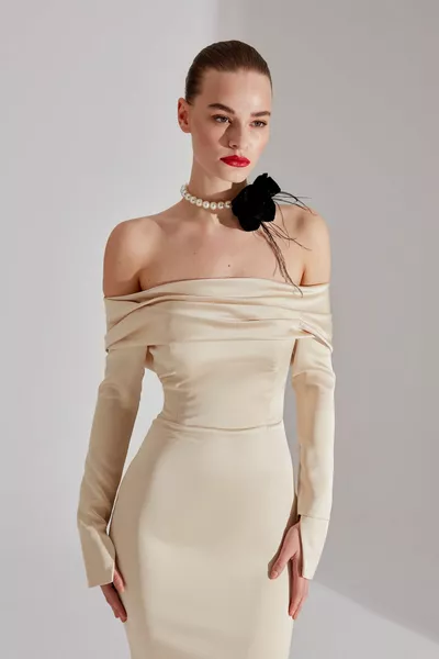 Clara Champagne Robe jupe sirène à épaules dénudées