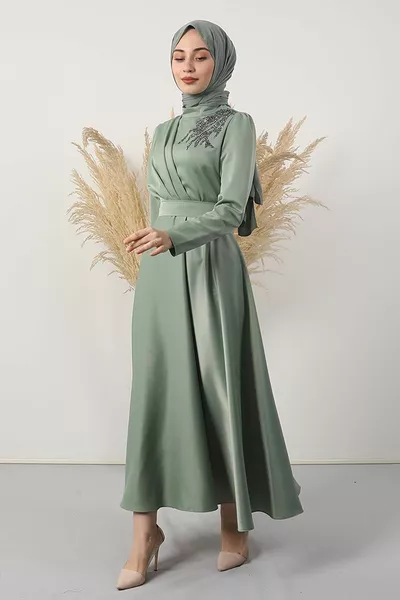 Abendkleid aus Satin Mint mit Schulterstein
