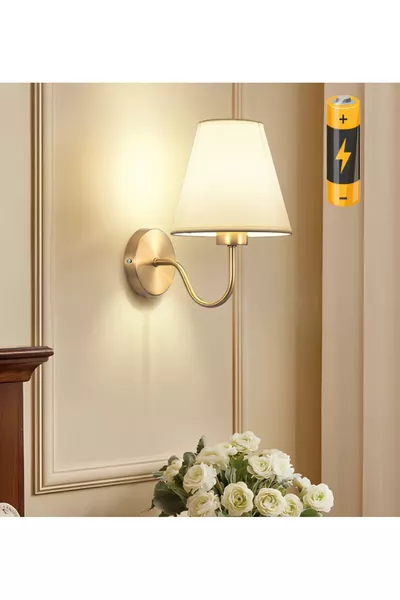 Modern ontwerp batterijaansluiting wandlamp goudgele LED plug-and-play crème kap LED wandlamp prachtig uiterlijk