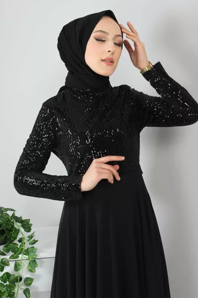 Пулпирана вечерна рокля от шифон черна