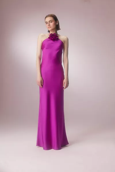 Атласное платье с вырезом на шее и цветочным принтом - Фуксия