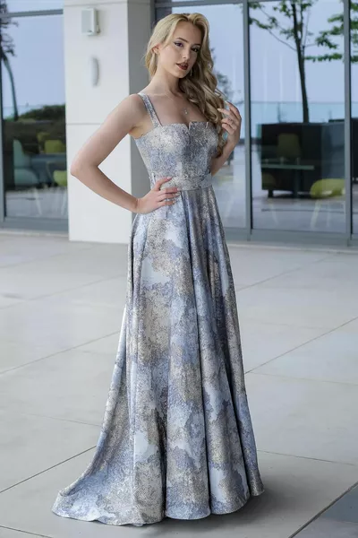 فستان سهرة منقوش باللون الأزرق