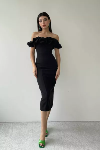 Kadın Straplez Yaka Düşük Omuz ve Yırtmaç Tasarımlı Midi Kalem Siyah Abiye Elbise 