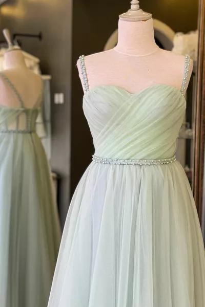 فساتين سهرة تول وفساتين زفاف مع طلاء باللون الأخضر المائي وتفاصيل لؤلؤية