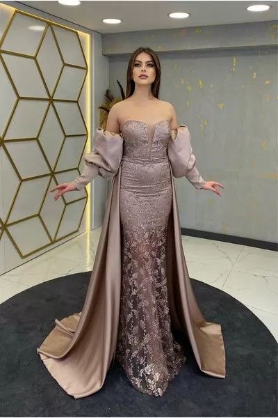 Tragbares trägerloses Eftalya-Abendkleid mit Schwanz Beige