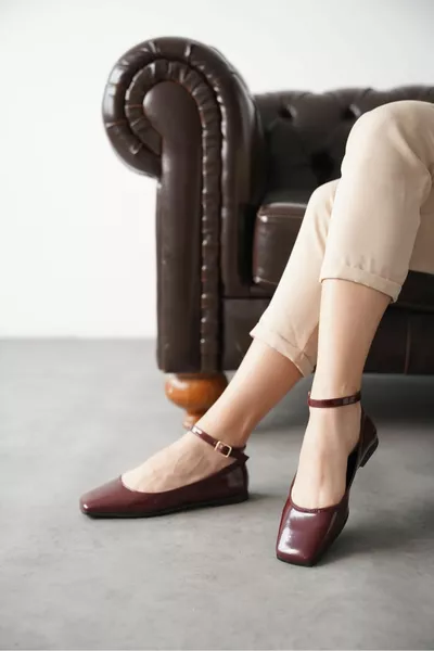 حذاء باليه مولي مسطح للسيدات - جلد بورجوندي لامع