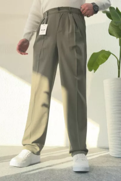 Pantaloni Larghi Verde Chiaro con Doppie Pieghe, Tessuto Elasticizzato, Vestibilità Comoda, Nuova Collezione