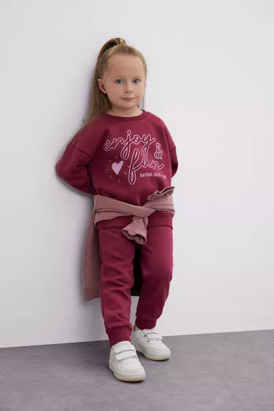 طقم بناتي من قطعتين، سويتر مطبوع وبنطال رياضي بخصر مطاطي AU