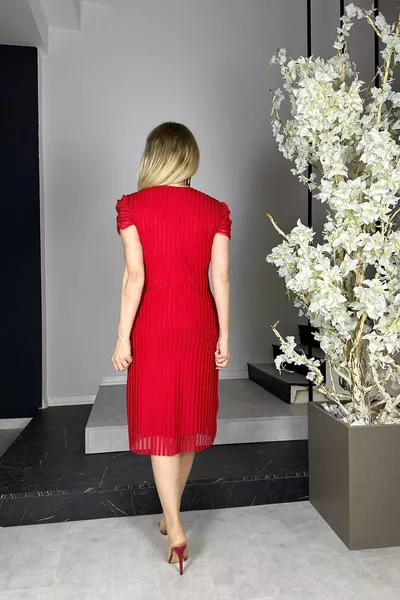  عقدة التفاصيل تول تصميم اللباس الأحمر