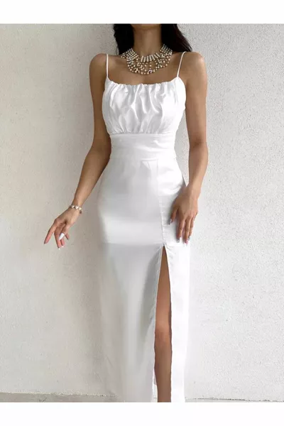 فستان ستان مع حمالات بتفاصيل فتحة