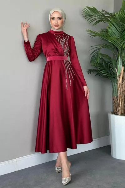 Светлое атласное вечернее платье Красный