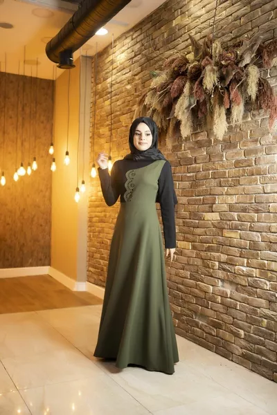 Вечернее платье хиджаба цвета хаки с цветочным рисунком