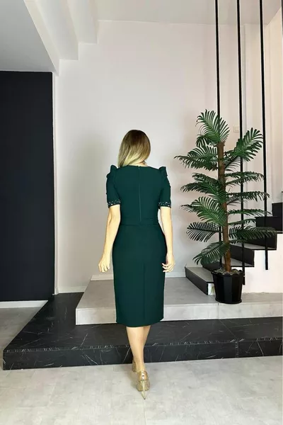  Robe de soirée détaillée à col et pierre émeraude