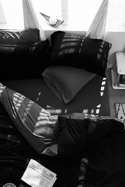 طقم لحاف بملاءة مطاطية فردي رمادي - أسود