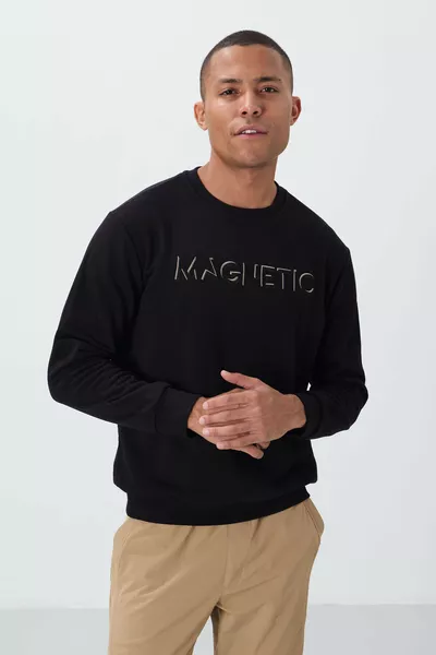 سويت شيرت رجالي برقبة على شكل O وتطريز كتابة باللون الأسود، مريح وداخله مبطن بالفلُس - 