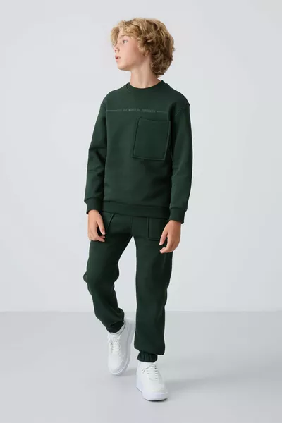 بدلة رياضية للأطفال الصبيان من القطن السميك مبطنة بالفرو بلون أخضر الصنوبر، قياس عادي ومطبوع - 