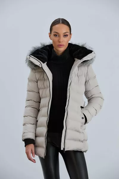 Дамско яке Yasmin Taş с изкуствена кожа, сваляемо качулка, пухено