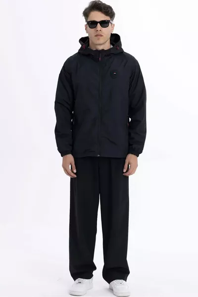 معطف رجالي أسود رياضي مقاوم للماء مع جيوب وغطاء رأس وبطانة داخلية