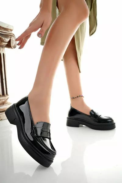 Gewatteerde Hak Zwarte Lakleren Damesschoenen