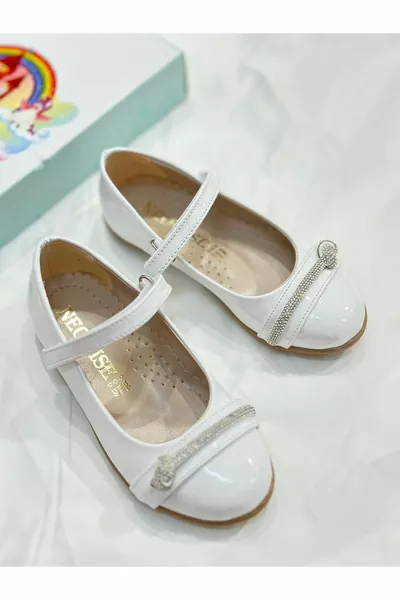 شقق الباليه للفتيات بالحجارة البيضاء