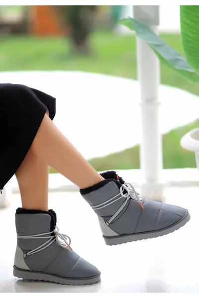 كورا جراي حذاء بأربطة