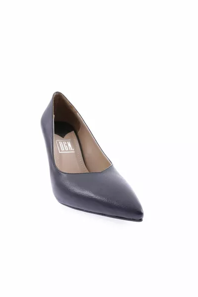 ك المرأة وأشار اصبع القدم V-قطع الكعب الخنجر