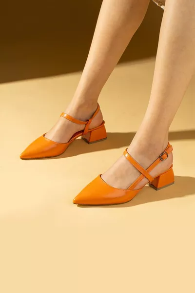 Mary Jane Orange Hard Hat mit offenem Rücken und spitzer Zehenpartie Kurze kurze Absätze für Damen