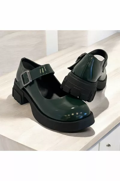 Mocassins en cuir verni kaki à semelle épaisse pour femmes