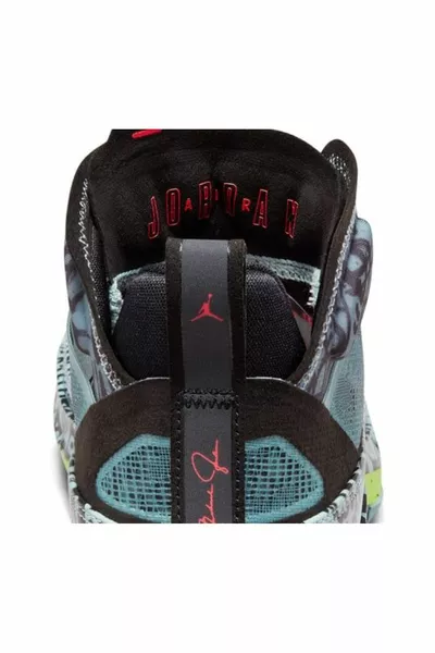 اير جوردان السابع والثلاثون ساتو حذاء كرة سلة للسيدات 