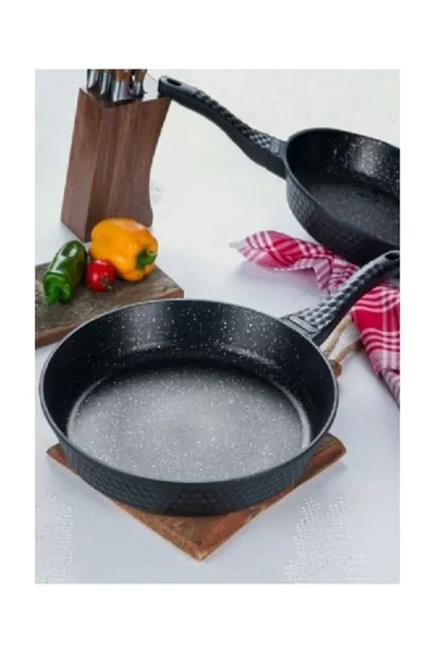 Диамантено черен чугунен тиган  см 