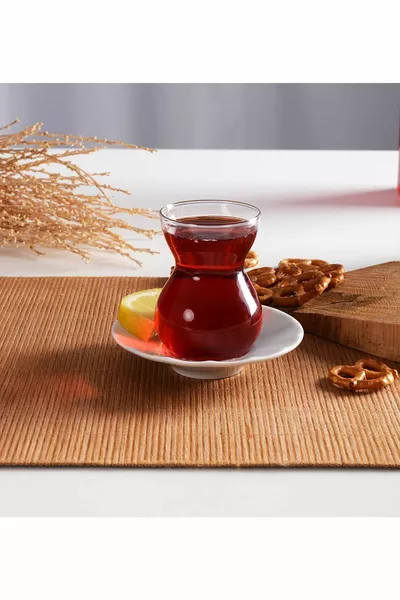 Чайный сервиз с кружевной фарфоровой тарелкой,  предметов, 