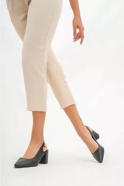 جلد طبيعي أسود نسائي كعب أحذية جلدية 