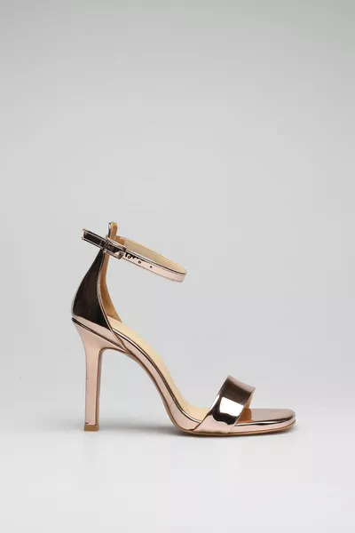 Вечерние туфли с одной толстой лентой