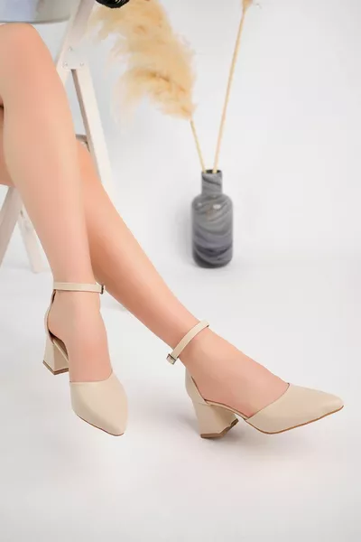 كعب سميك كلاسيكي نسائي