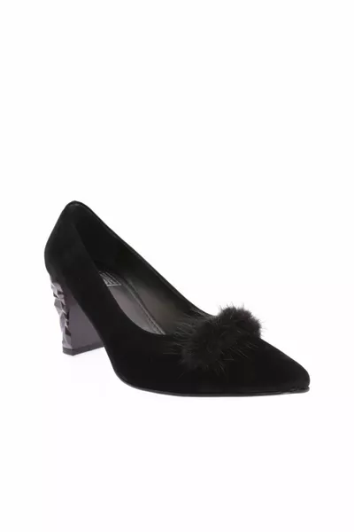  Tacchi da donna con scollatura a punta con le dita del naso