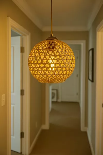 ثريا فردية بيلا من الخيزران (مزودة بطقم تعليق متهالك)