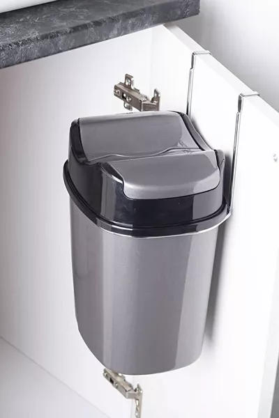 Кош за боклук за вътрешна част на шкаф, закачен на вратичката на шкаф, кухненски кош за боклук 5,5 литра