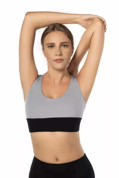 Сив спортен сутиен с висока поддръжка и детайли на гърба