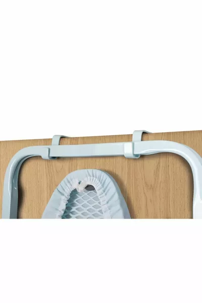 Перила за сгъване на ютия зад вратата