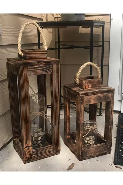 Кафяв дървен декоративен комплект с фенер и свещник, 2 части
