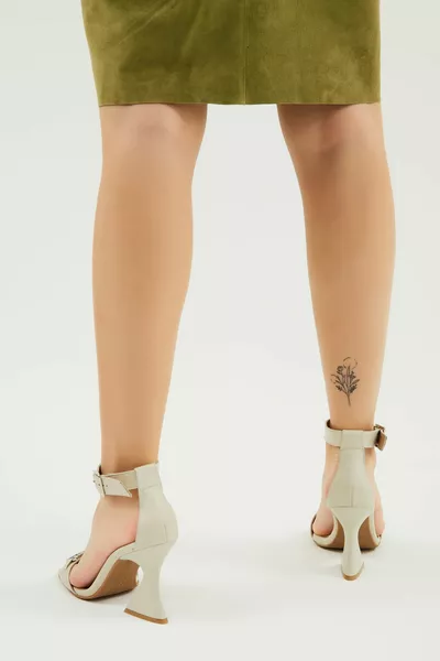 كعب جلد طبيعي نسائي 