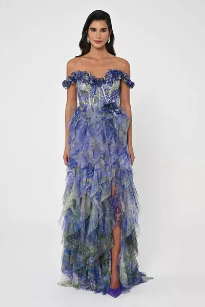 Цветочный ремешок и длинное платье с рисунком