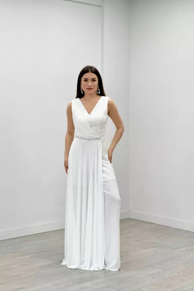 Jumpsuit aus Crêpe-Stoff mit Chiffon-Schal und Detail - WEISS