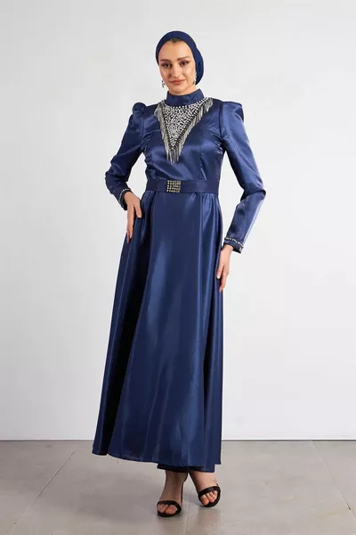 Abito da sera hijab blu navy con pietre sul davanti