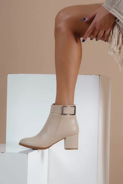 أحذية نسائية كلاسيكية مع إبزيم فيليس بيج