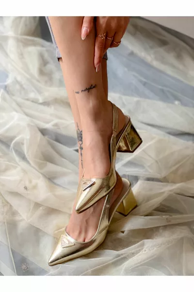 SANDALES À TALONS COURTS À BOUCLE DORÉE PRAGUE