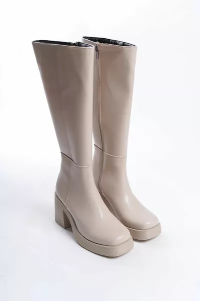 افا بلانت تو منصة الأحذية ذات الكعب العالي البيج