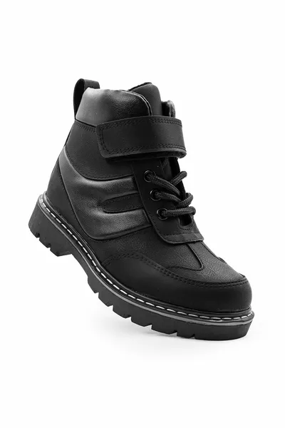 أحذية الأولاد المقاومة للماء في فصل الشتاء 