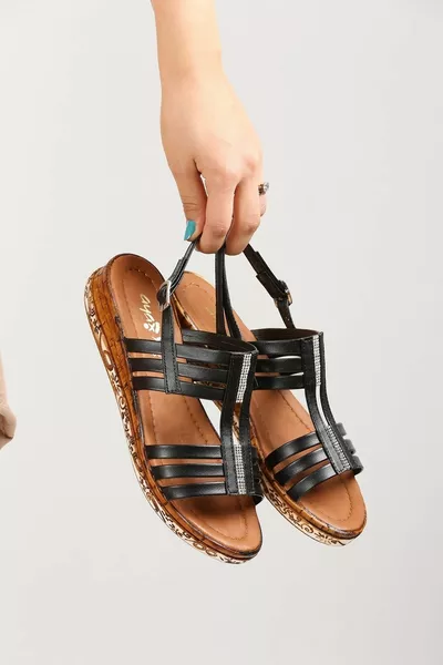 Женские босоножки с черными рантами